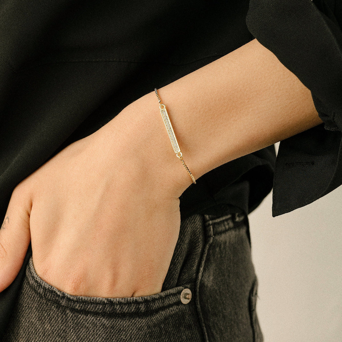 Swarovski bar bracelet in rhodium plated finish, adjustable design, presented on holiday card, gift-ready by callura